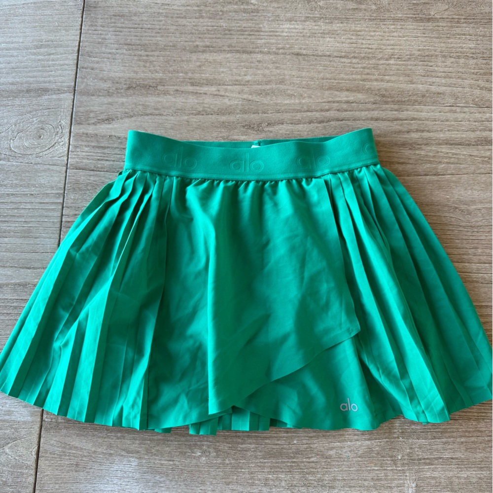 Alo tennis skirt aces in emerald green